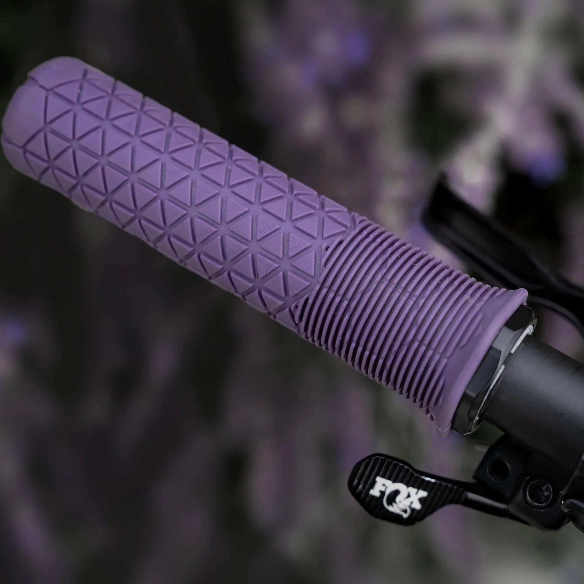 Puños ENVE FRACTAL Lock-On Trail Violeta - Imagen 3